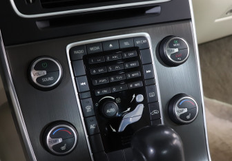 Подержанный автомобиль Volvo S60 2011 года (19 фото)