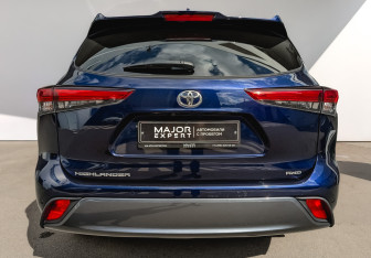 Подержанный автомобиль Toyota Highlander 2021 года (6 фото)