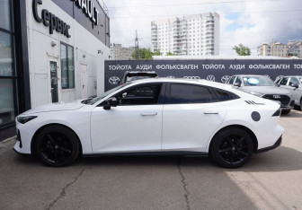 Подержанный автомобиль Changan UNI-V 2023 года (8 фото)