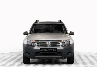 Подержанный автомобиль Renault Duster 2015 года (2 фото)