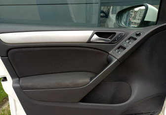Подержанный автомобиль Volkswagen Golf Hatchback 2011 года (16 фото)