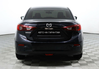 Подержанный автомобиль Mazda 3 Sedan 2017 года (6 фото)