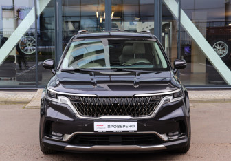 Подержанный автомобиль Kia Carnival 2021 года (2 фото)
