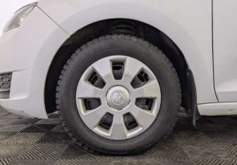Подержанный автомобиль Skoda Rapid Liftback 2019 года (12 фото)