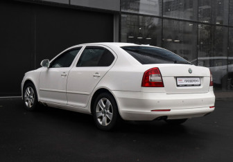 Подержанный автомобиль Skoda Octavia Liftback 2012 года (7 фото)