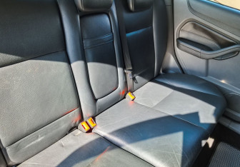 Подержанный автомобиль Ford Focus Sedan 2005 года (11 фото)