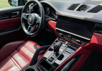 Подержанный автомобиль Porsche Cayenne 2021 года (9 фото)