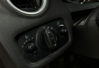 Подержанный автомобиль Ford Fiesta Hatchback 2015 года (17 фото)