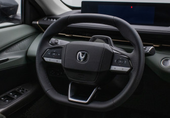 Подержанный автомобиль Changan Lamore 2024 года (14 фото)