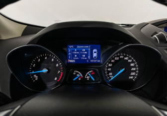 Подержанный автомобиль Ford Kuga 2013 года (11 фото)