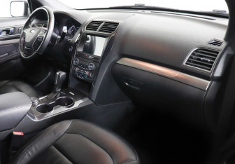 Подержанный автомобиль Ford Explorer 2018 года (6 фото)
