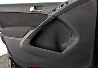 Подержанный автомобиль Volkswagen Tiguan 2015 года (19 фото)