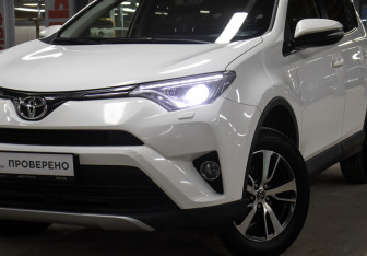 Подержанный автомобиль Toyota RAV4 2019 года (21 фото)