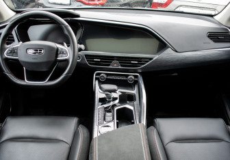 Подержанный автомобиль Geely Tugella 2022 года (11 фото)