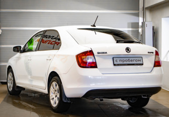 Подержанный автомобиль Skoda Rapid Liftback 2018 года (6 фото)