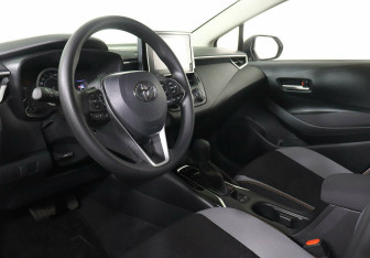 Подержанный автомобиль Toyota Corolla Sedan 2022 года (8 фото)