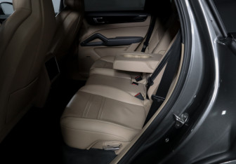 Подержанный автомобиль Porsche Cayenne 2019 года (10 фото)