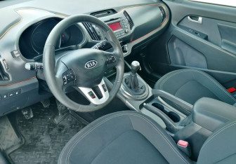 Подержанный автомобиль Kia Sportage 2012 года (9 фото)