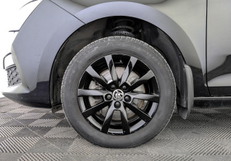 Подержанный автомобиль Skoda Rapid Liftback 2021 года (18 фото)