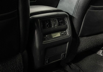 Подержанный автомобиль Nissan Pathfinder 2015 года (20 фото)