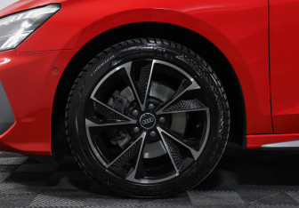 Подержанный автомобиль Audi A3 Hatchback 2021 года (26 фото)