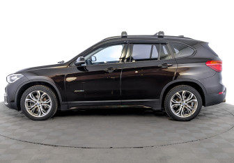 Подержанный автомобиль BMW X1 2017 года (8 фото)
