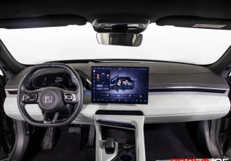 Подержанный автомобиль Zeekr 001 2024 года (12 фото)