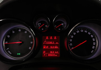 Подержанный автомобиль Opel Mokka 2013 года (11 фото)
