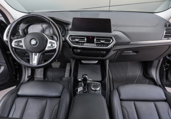 Подержанный автомобиль BMW X4 2022 года (14 фото)