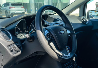Подержанный автомобиль Ford Fiesta Hatchback 2016 года (13 фото)