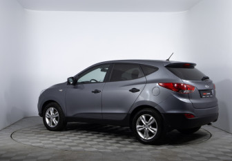 Подержанный автомобиль Hyundai ix35 2011 года (7 фото)