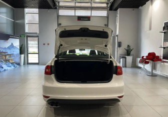 Подержанный автомобиль Volkswagen Jetta Sedan 2012 года (7 фото)