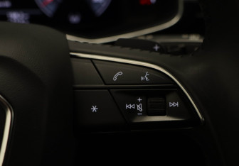 Подержанный автомобиль Audi Q8 2019 года (11 фото)