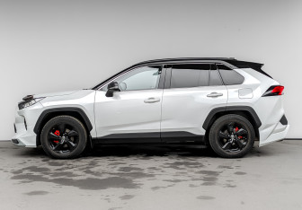 Подержанный автомобиль Toyota RAV4 2021 года (8 фото)