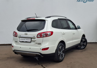 Подержанный автомобиль Hyundai Santa Fe 2012 года (5 фото)