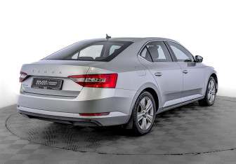 Подержанный автомобиль Skoda Superb Liftback 2021 года (5 фото)