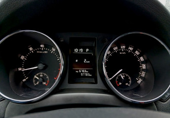 Подержанный автомобиль Skoda Yeti 2012 года (22 фото)