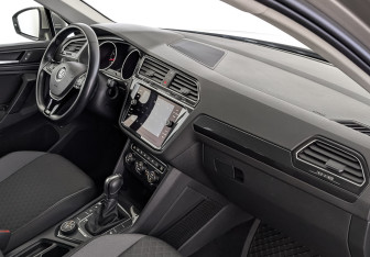Подержанный автомобиль Volkswagen Tiguan 2018 года (13 фото)