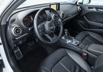 Подержанный автомобиль Audi A3 Sedan 2018 года (16 фото)
