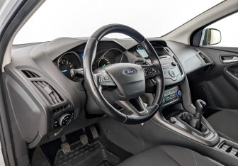 Подержанный автомобиль Ford Focus Hatchback 2018 года (16 фото)