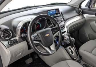 Подержанный автомобиль Chevrolet Orlando 2012 года (15 фото)