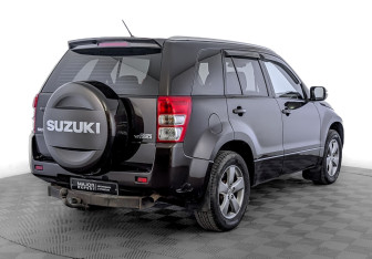 Подержанный автомобиль Suzuki Grand Vitara 2015 года (5 фото)
