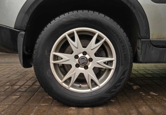 Подержанный автомобиль Volvo XC90 2004 года (14 фото)