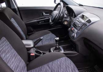 Подержанный автомобиль Kia Ceed Wagon 2009 года (9 фото)