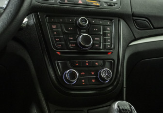 Подержанный автомобиль Opel Mokka 2014 года (16 фото)