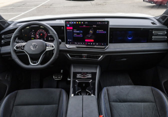 Подержанный автомобиль Volkswagen Tiguan 2025 года (15 фото)