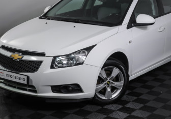 Подержанный автомобиль Chevrolet Cruze Sedan 2012 года (19 фото)
