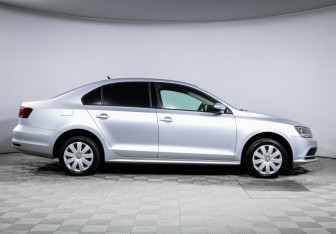 Подержанный автомобиль Volkswagen Jetta Sedan 2016 года (4 фото)
