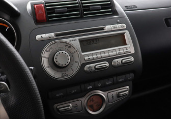Подержанный автомобиль Honda Jazz 2007 года (9 фото)