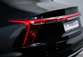 Подержанный автомобиль Hongqi H5 2023 года (16 фото)